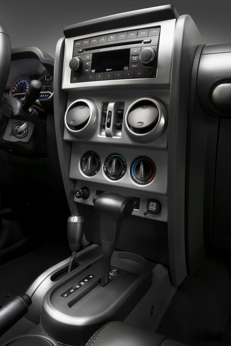  Jeep Wrangler Sahara Unlimited 2006 года  (фото 94 из 121)